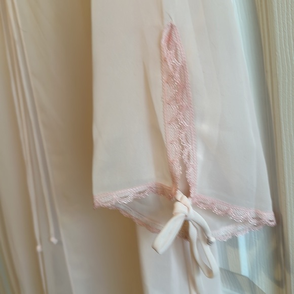 One  piece sheer Robe - Picture 3 of 8